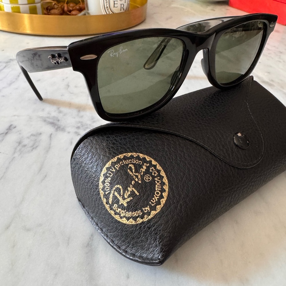 Ray-Ban Black Wayfarer Sunglasses with case